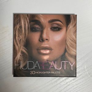 Huda beauty 3D highlighter palette (pink sands edition)